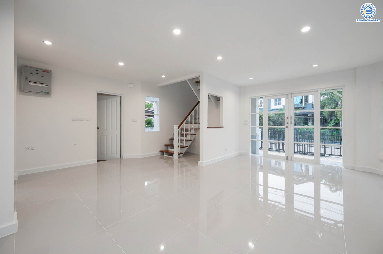 บ้านมือสองตกแต่งใหม่ โครงการ ชลลดา วัดลาดปลาดุก คุณภาพระดับ L&H บนเนื้อที่ 52 ตร.ว. ฟังก์ชัน 3 ห้องนอน 2 ห้องน้ำ 1 ที่จอดรถ สิ่งอำนวยความสะดวกครบครัน บนทำเลศักยภาพ เชื่อมต่อหลายเส้นทาง ใกล้รถไฟฟ้าสายสีม่วง "สถานีคลองบางไผ่" และเซ็นทรัล เวสต์เกต...